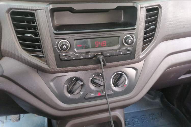 Used Wuling Hongguang V 2022 1.5L Jingqu Version Hydraulic Power Steering LAR Audio And AC Panel