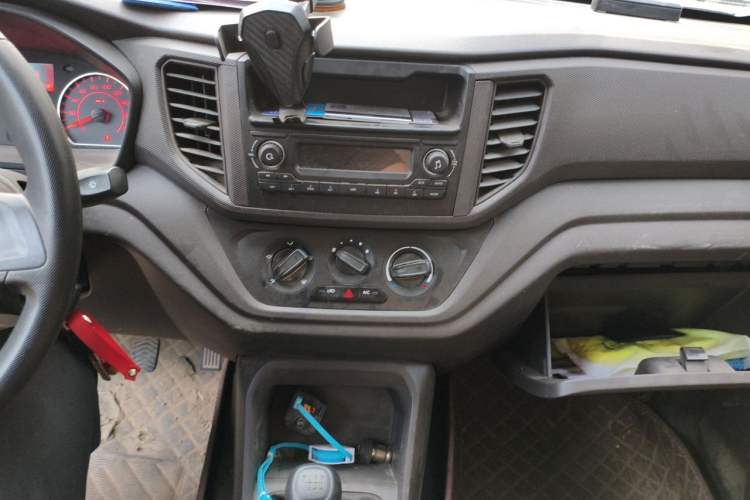 Used Wuling Hongguang V 2022 1.5L Jingqu Version Hydraulic Power Steering LAR Audio And AC Panel