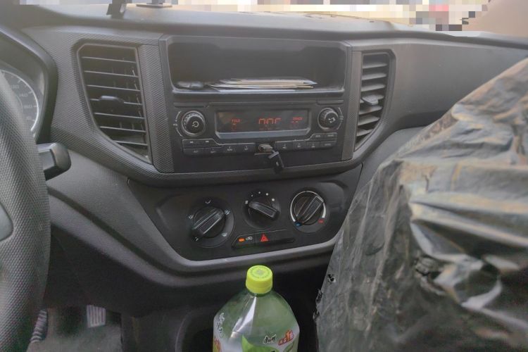 Used Wuling Hongguang V 2022 1.5L Jingqu Edition Enclosed-Window Vehicle with Electric Power Steering LAR Audio And AC Panel
