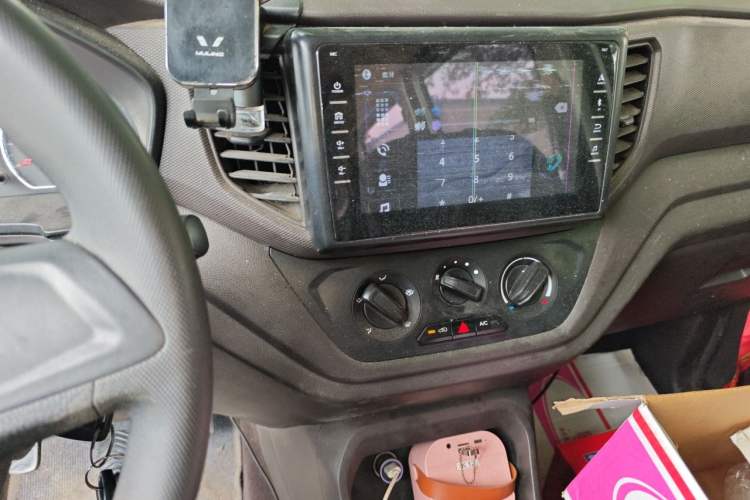 Used Wuling Hongguang V 2022 1.5L Jingqu Version Hydraulic Power Steering LAR Audio And AC Panel