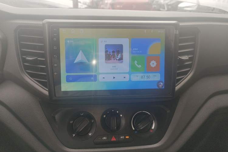 Used Wuling Hongguang V 2022 1.5L Jingqu Edition Electric-Assist LAR Audio And AC Panel