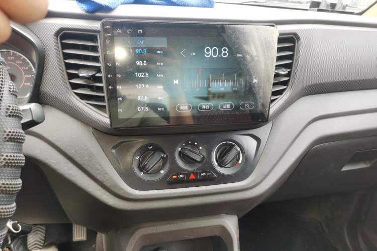 Used Wuling Hongguang V 2022 1.5L Enjoy Edition Electric-Powered LAR Audio And AC Panel