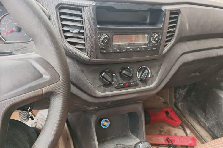 Used Wuling Hongguang V 2022 1.5L Jingqu Version Hydraulic Power Steering LAR Audio And AC Panel