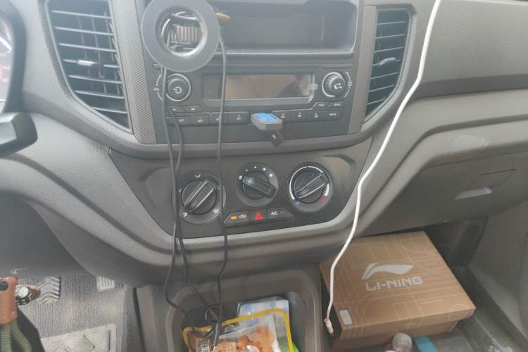 Used Wuling Hongguang V 2022 1.5L Jingqu Edition Electric-Assist LAR Audio And AC Panel