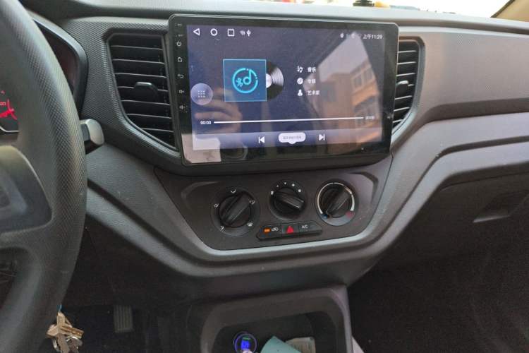 Used Wuling Hongguang V 2022 1.5L Jingqu Edition Electric-Assist LAR Audio And AC Panel