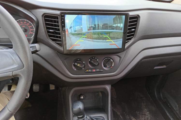 Used Wuling Hongguang V 2022 1.5L Jingqu Edition Enclosed-Window Vehicle with Hydraulic Power Steering LAR Audio And AC Panel