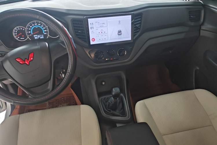 Used Wuling Hongguang V 2022 1.5L Enjoy Edition Electric-Powered LAR Audio And AC Panel