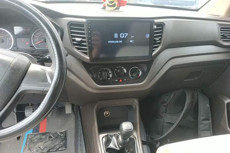 Used Wuling Hongguang V 2022 1.5L Jingqu Edition Electric-Assist LAR Audio And AC Panel