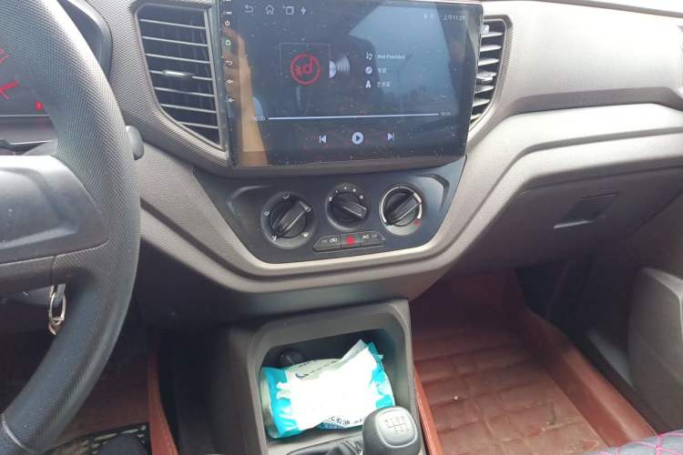 Used Wuling Hongguang V 2022 1.5L Jingqu Edition Electric-Assist LAR Audio And AC Panel