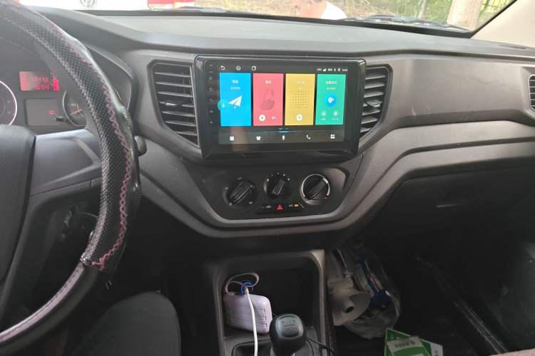 Used Wuling Hongguang V 2022 1.5L Jingqu Edition Enclosed-Window Vehicle with Hydraulic Power Steering LAR Audio And AC Panel