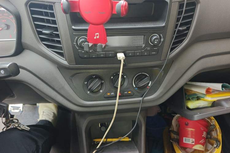 Used Wuling Hongguang V 2022 1.5L Jingqu Edition Electric-Assist LAR Audio And AC Panel