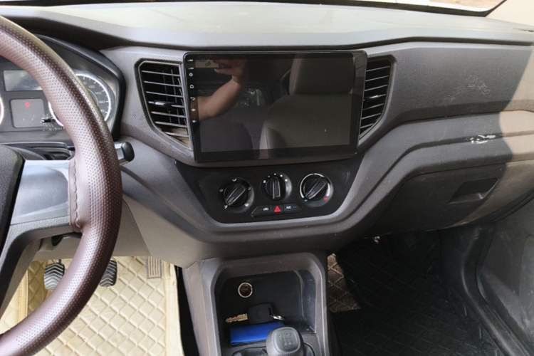 Used Wuling Hongguang V 2022 1.5L Enjoy Edition Electric-Powered LAR Audio And AC Panel