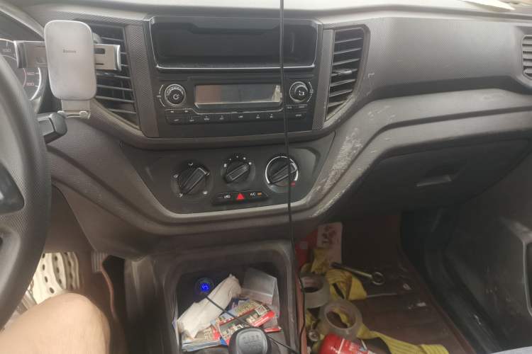 Used Wuling Hongguang V 2022 1.5L Jingqu Version Hydraulic Power Steering LAR Audio And AC Panel