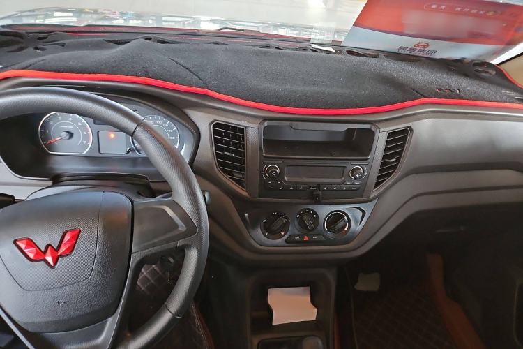 Used Wuling Hongguang V 2022 1.5L Jingqu Edition Electric-Assist LAR Audio And AC Panel