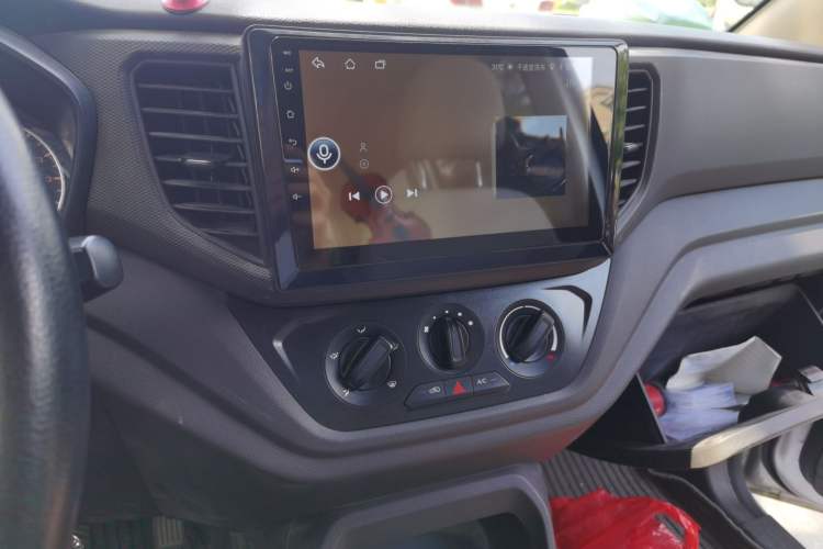 Used Wuling Hongguang V 2022 1.5L Jingqu Edition Electric-Assist LAR Audio And AC Panel