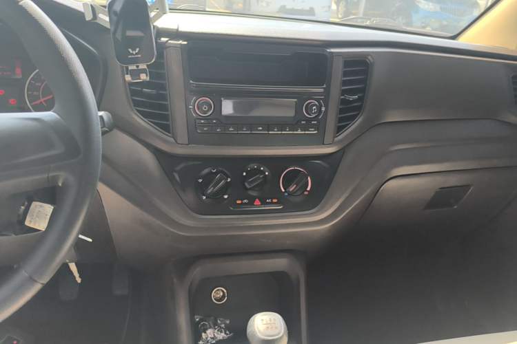 Used Wuling Hongguang V 2022 1.5L Jingqu Version Hydraulic Power Steering LAR Audio And AC Panel