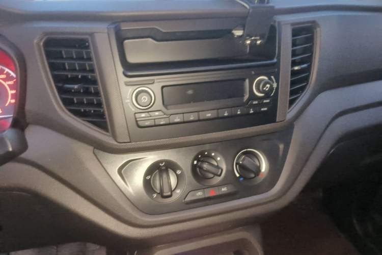 Used Wuling Hongguang V 2022 1.5L Jingqu Version Hydraulic Power Steering LAR Audio And AC Panel