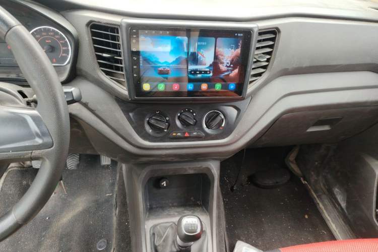 Used Wuling Hongguang V 2022 1.5L Jingqu Edition Enclosed-Window Vehicle with Electric Power Steering LAR Audio And AC Panel