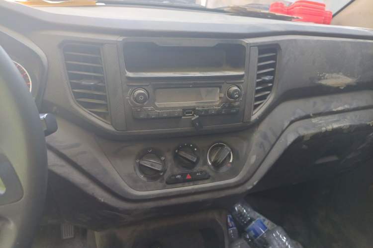 Used Wuling Hongguang V 2022 1.5L Jingqu Edition Enclosed-Window Vehicle with Hydraulic Power Steering LAR Audio And AC Panel
