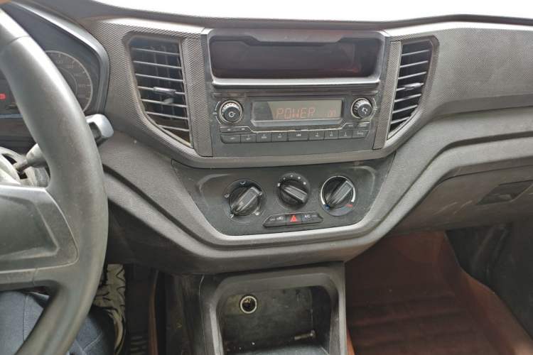 Used Wuling Hongguang V 2022 1.5L Jingqu Edition Enclosed-Window Vehicle with Electric Power Steering LAR Audio And AC Panel