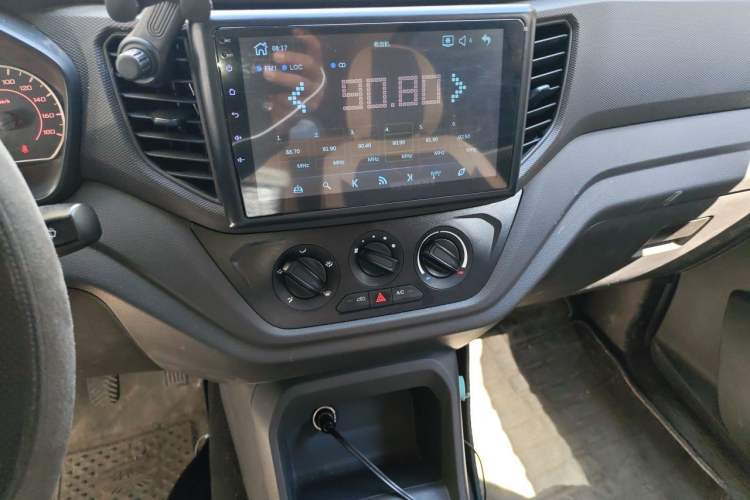 Used Wuling Hongguang V 2022 1.5L Jingqu Edition Electric-Assist LAR Audio And AC Panel