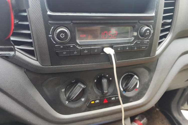 Used Wuling Hongguang V 2022 1.5L Jingqu Version Hydraulic Power Steering LAR Audio And AC Panel