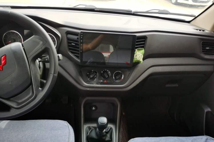 Used Wuling Hongguang V 2022 1.5L Jingqu Version Hydraulic Power Steering LAR Audio And AC Panel