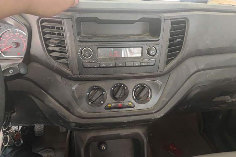 Used Wuling Hongguang V 2022 1.5L Jingqu Version Hydraulic Power Steering LAR Audio And AC Panel