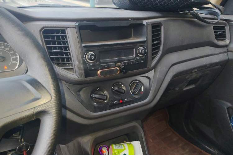 Used Wuling Hongguang V 2022 1.5L Jingqu Edition Enclosed-Window Vehicle with Electric Power Steering LAR Audio And AC Panel