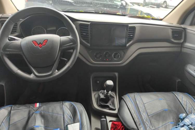 Used Wuling Hongguang V 2022 1.5L Enjoy Edition Electric-Powered LAR Center Console