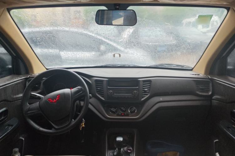 Used Wuling Hongguang V 2022 1.5L Jingqu Version Hydraulic Power Steering LAR Center Console
