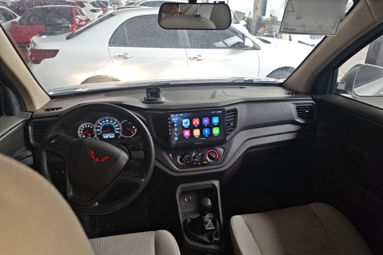 Used Wuling Hongguang V 2022 1.5L Enjoy Edition Electric-Powered LAR Center Console