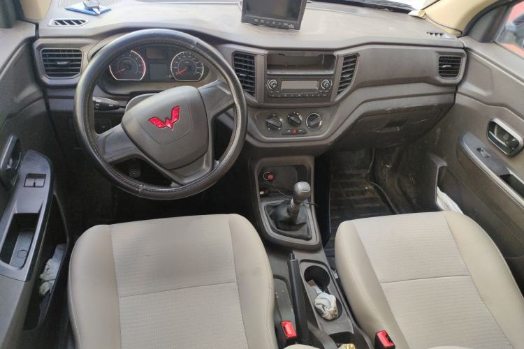 Used Wuling Hongguang V 2022 1.5L Jingqu Version Hydraulic Power Steering LAR Center Console