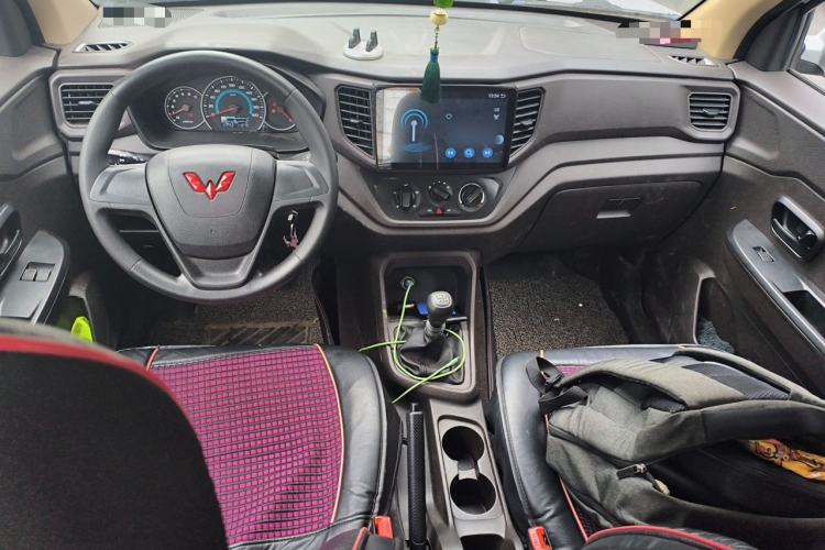 Used Wuling Hongguang V 2022 1.5L Enjoy Edition Electric-Powered LAR Center Console