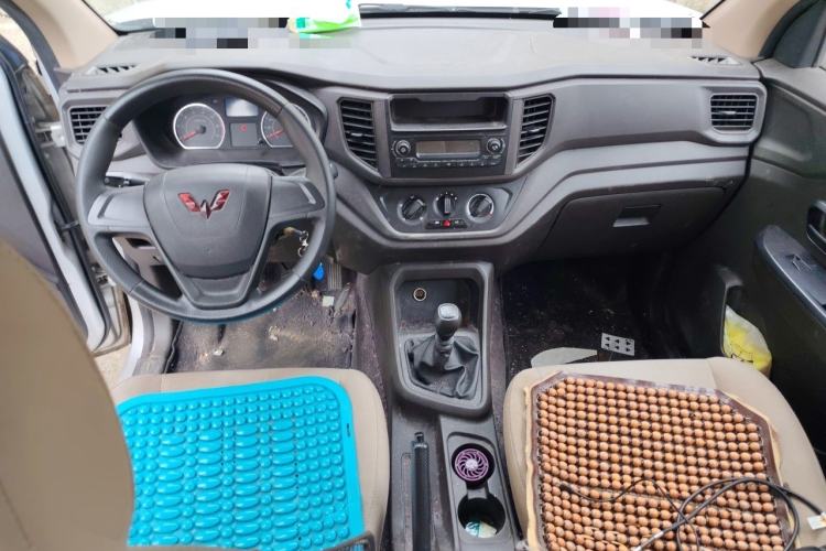 Used Wuling Hongguang V 2022 1.5L Jingqu Version Hydraulic Power Steering LAR Center Console