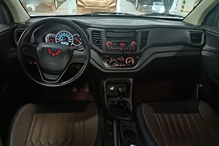Used Wuling Hongguang V 2022 1.5L Enjoy Edition Electric-Powered LAR Center Console