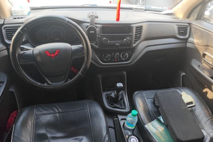 Used Wuling Hongguang V 2022 1.5L Enjoy Edition Electric-Powered LAR Center Console