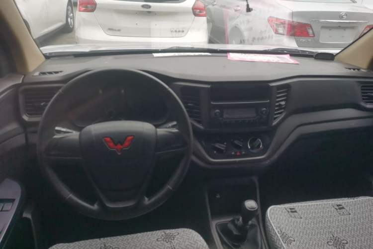 Used Wuling Hongguang V 2022 1.5L Enjoy Edition Electric-Powered LAR Center Console