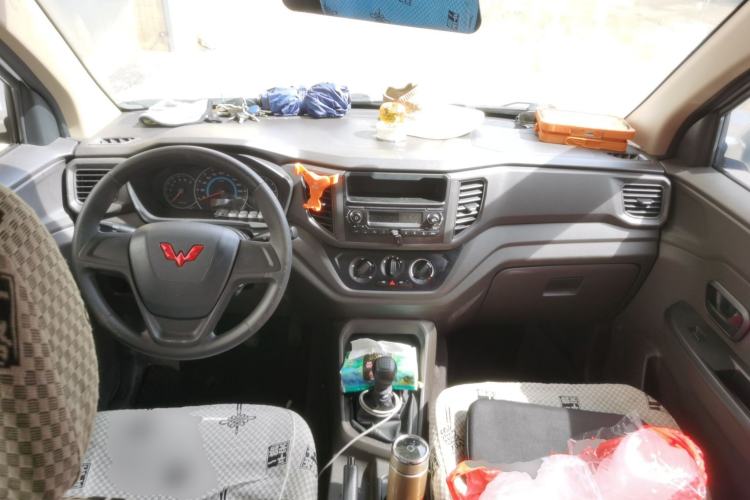Used Wuling Hongguang V 2022 1.5L Enjoy Edition Electric-Powered LAR Center Console