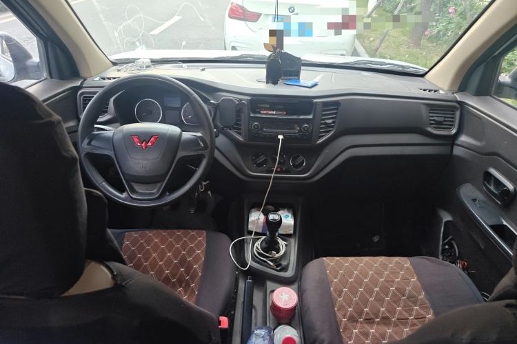 Used Wuling Hongguang V 2022 1.5L Jingqu Version Hydraulic Power Steering LAR Center Console