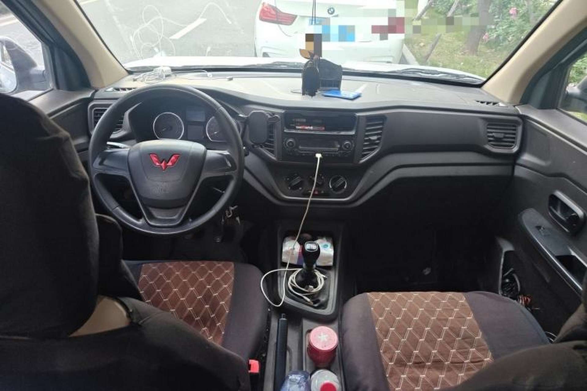 Used Wuling Hongguang V 2022 1.5L Jingqu Version Hydraulic Power Steering LAR Center Console