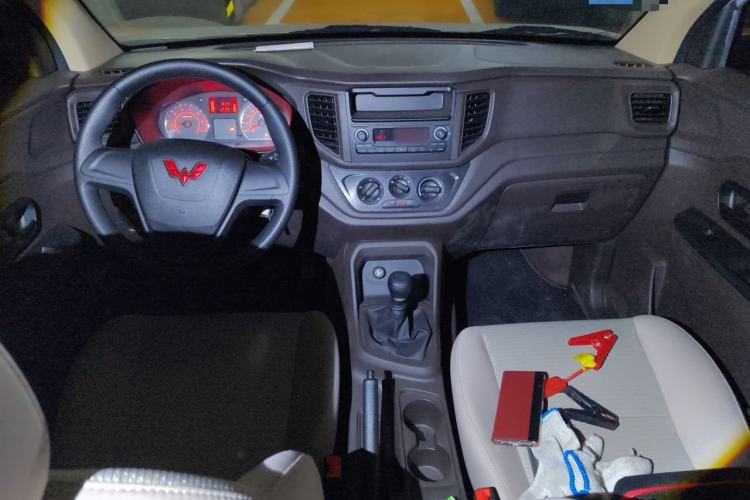 Used Wuling Hongguang V 2022 1.5L Jingqu Version Hydraulic Power Steering LAR Center Console