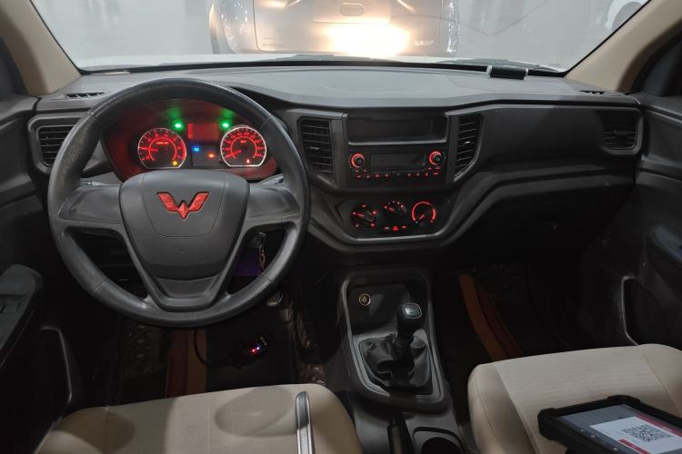 Used Wuling Hongguang V 2022 1.5L Jingqu Version Hydraulic Power Steering LAR Center Console