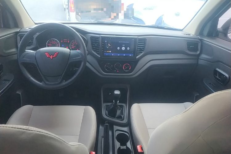 Used Wuling Hongguang V 2022 1.5L Jingqu Edition Enclosed-Window Vehicle with Hydraulic Power Steering LAR Center Console