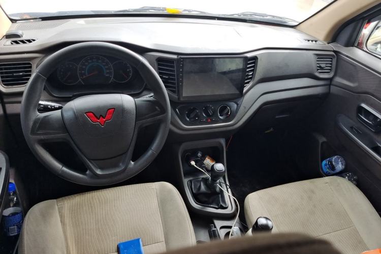 Used Wuling Hongguang V 2022 1.5L Enjoy Edition Hydraulic Power Steering LAR Center Console