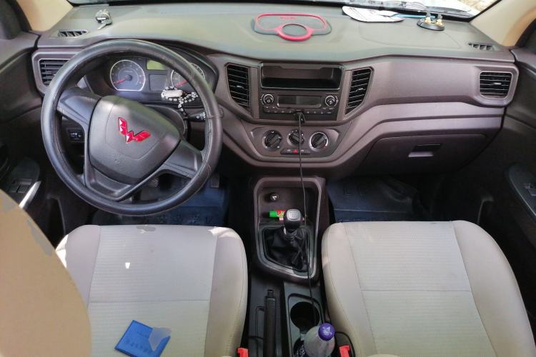 Used Wuling Hongguang V 2022 1.5L Jingqu Version Hydraulic Power Steering LAR Center Console