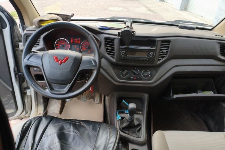 Used Wuling Hongguang V 2022 1.5L Jingqu Version Hydraulic Power Steering LAR Center Console