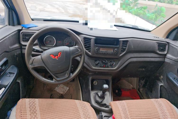 Used Wuling Hongguang V 2022 1.5L Jingqu Version Hydraulic Power Steering LAR Center Console