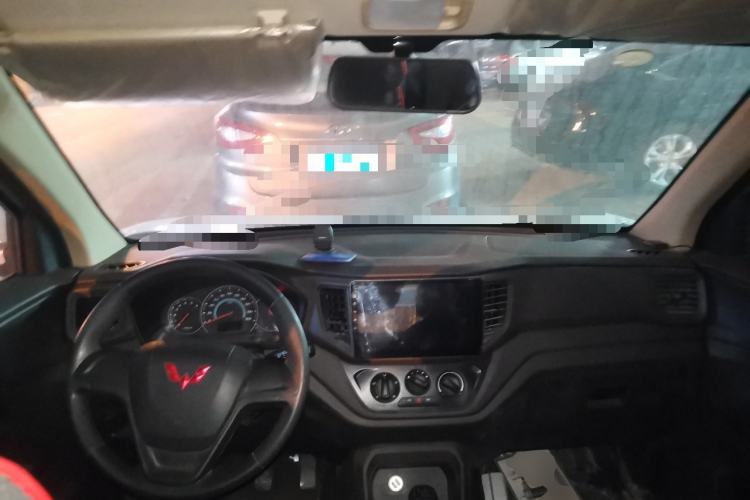 Used Wuling Hongguang V 2022 1.5L Enjoy Edition Electric-Powered LAR Center Console