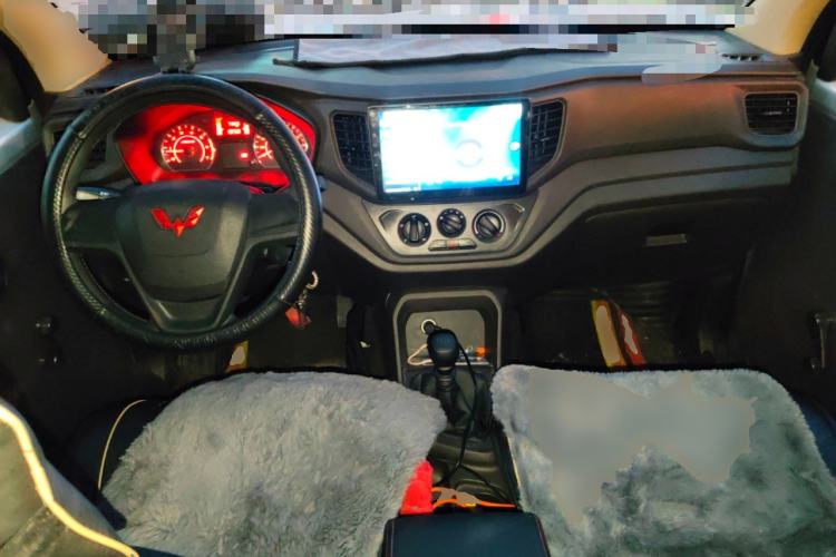 Used Wuling Hongguang V 2022 1.5L Jingqu Version Hydraulic Power Steering LAR Center Console